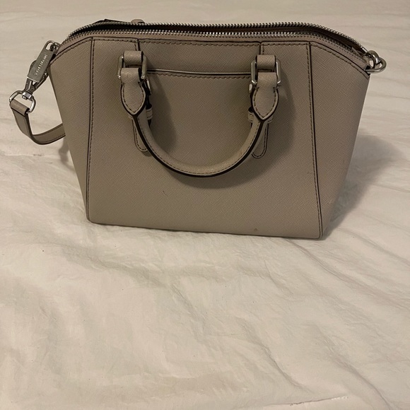 Michael Kors medium sized leather bag. 100% genuine leather. - Picture 2 of 4